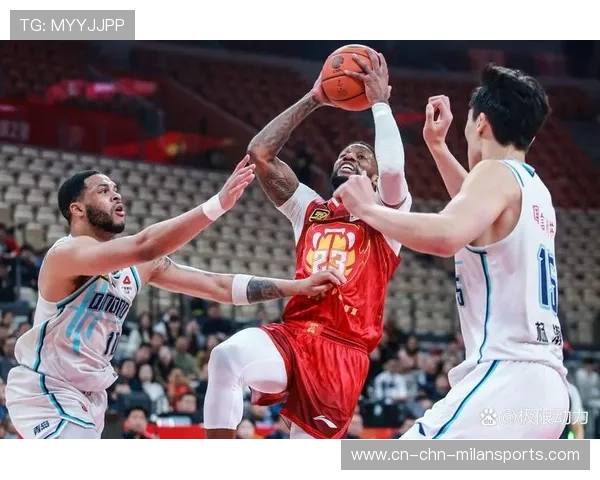 球队在比赛中通过高效快攻拉开比分，比赛中快攻技术按距离分为什么